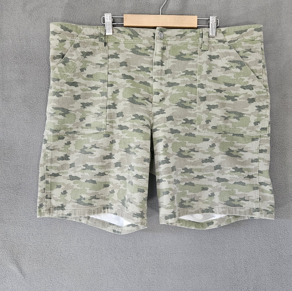 Orvis Womens 18 High-Rise Shorts Stretch Pockets Green Camouflage Bermuda